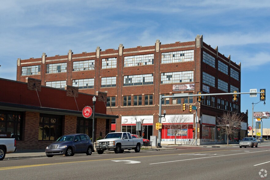 1101 N Broadway Ave, Oklahoma City, OK for lease - Building Photo - Image 2 of 18