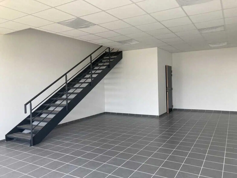 Avenue De La Plesse, Villebon-sur-Yvette for sale - Building Photo - Image 2 of 13