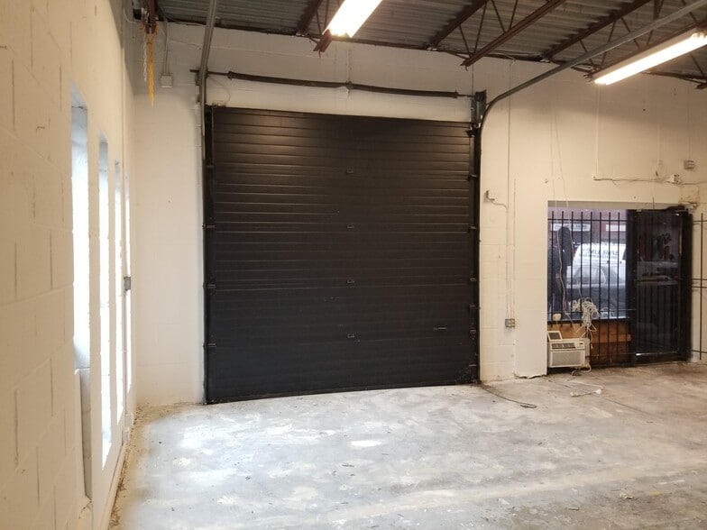 8529-8543 Edgeworth Dr, Capitol Heights, MD for lease - Building Photo - Image 2 of 14