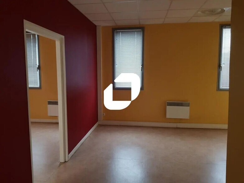 Office in Liévin for lease - Interior Photo - Image 2 of 21