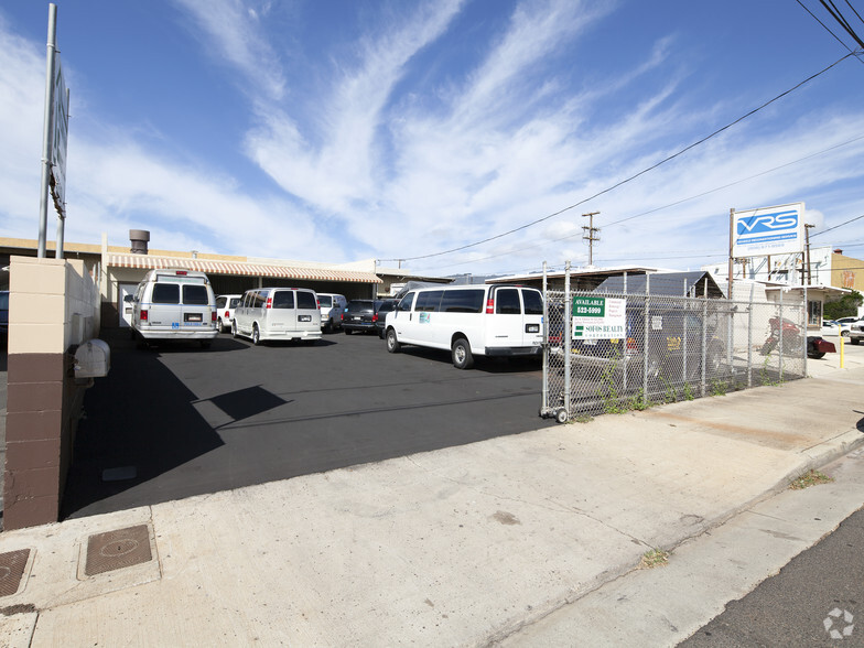 Waipahu Warehouse & Yard For Sale portfolio of 2 properties for sale on LoopNet.com - Primary Photo - Image 2 of 15