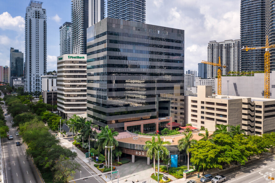 800 Brickell Ave, Miami, FL for lease - Building Photo - Image 2 of 10