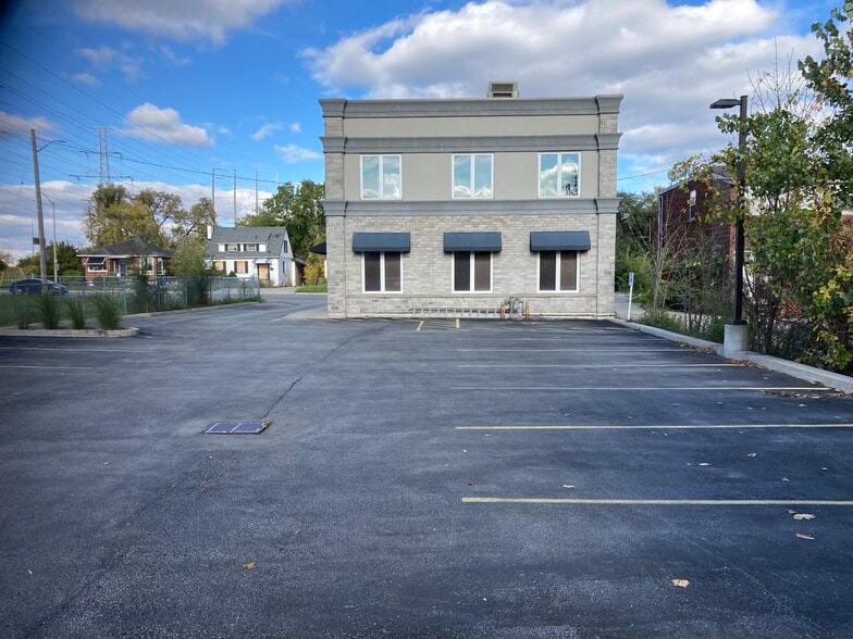 1066 Brant St, Burlington, ON for sale - Building Photo - Image 3 of 14