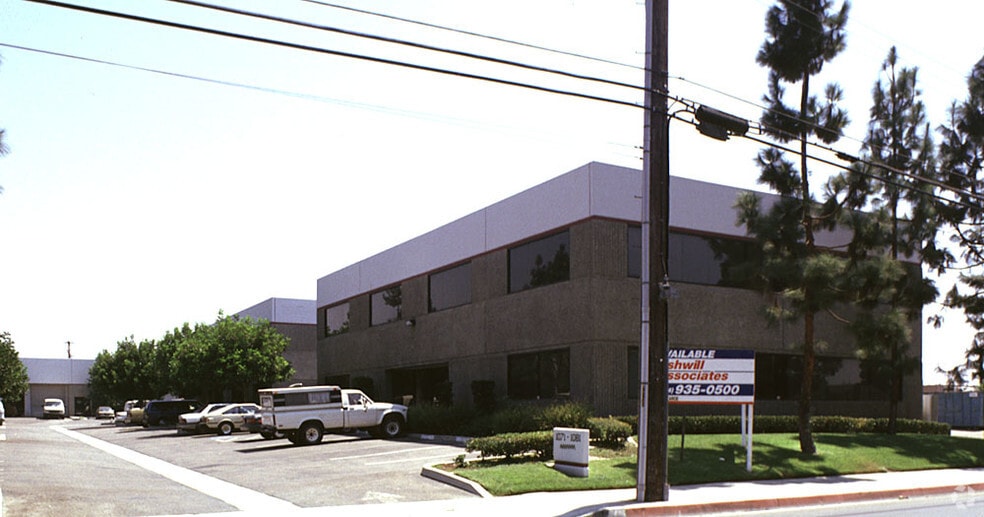 1071 N Batavia St, Orange, CA for lease - Building Photo - Image 2 of 13