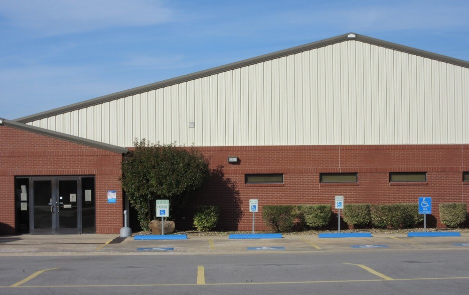 1407 NE D St, Stigler, OK 74462