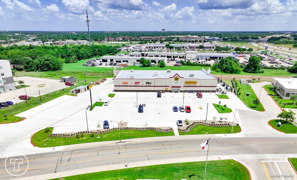 1921 Austins Colony Pkwy, Bryan, TX for sale - Primary Photo - Image 1 of 6