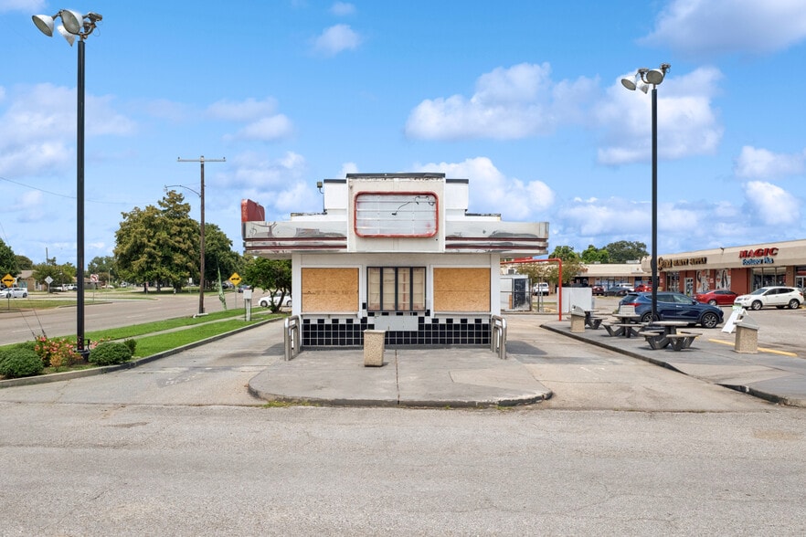 3102 Loyola Dr, Kenner, LA for lease - Building Photo - Image 2 of 11