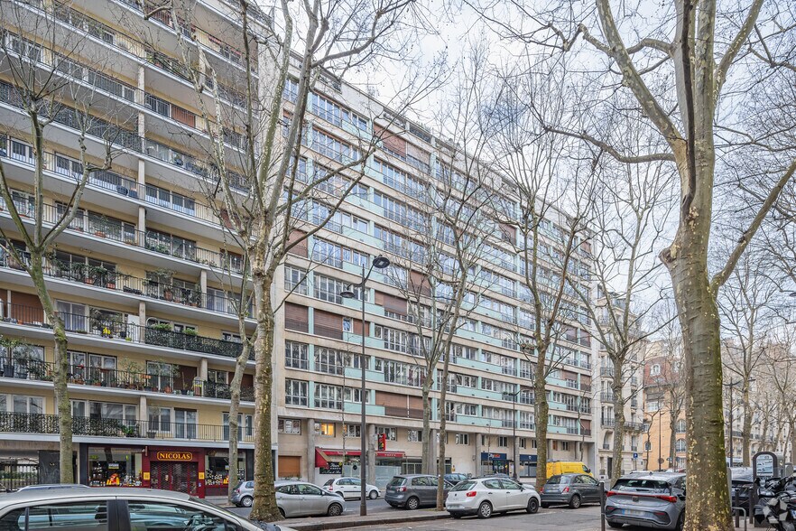 Office in 15-17 Rue De Remusat, Paris for lease - Building Photo - Image 1 of 6