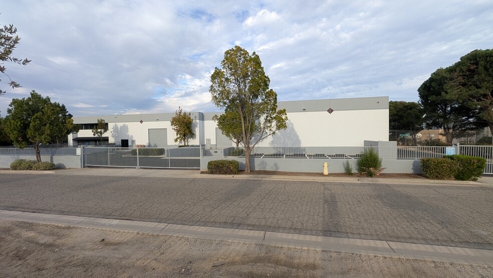 42445 Avenida Alvarado, Temecula, CA for lease - Building Photo - Image 3 of 15