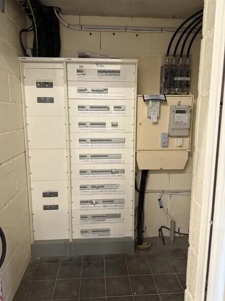 Flex in Saint-Martin-sur-le-Pré for sale - Interior Photo - Image 3 of 5