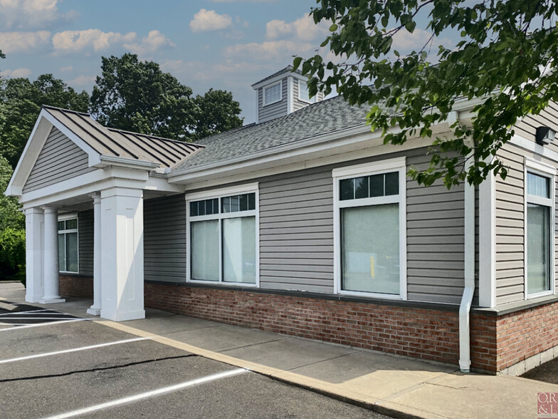 129 New Britain Ave, Plainville, CT for lease - Building Photo - Image 2 of 5