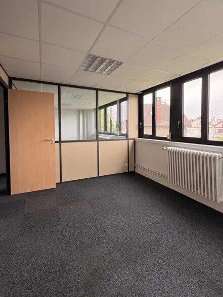 Office in Chantilly for lease - Interior Photo - Image 3 of 4