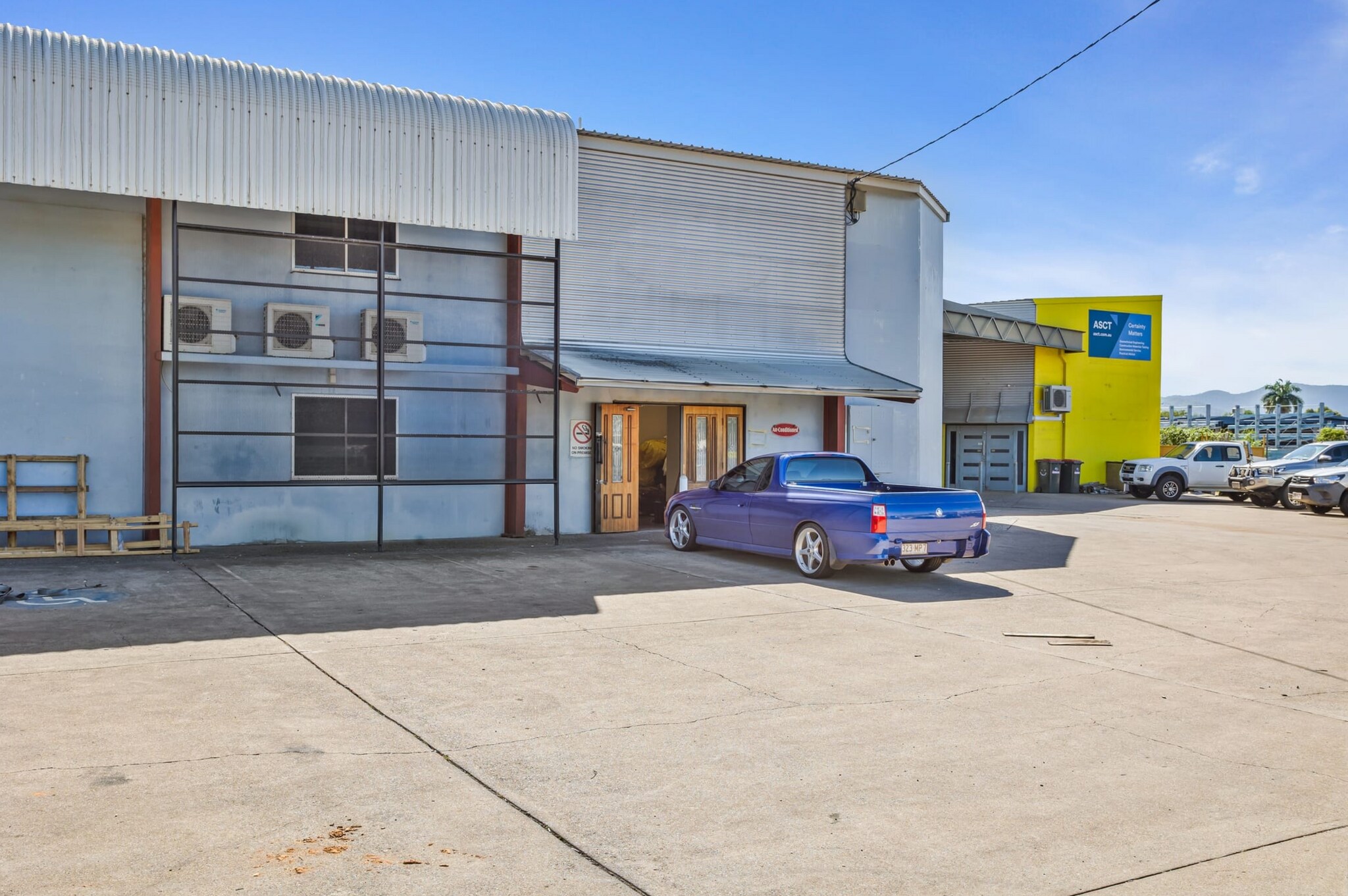 90-92 Hollingsworth St, Kawana for lease Building Photo- Image 1 of 2