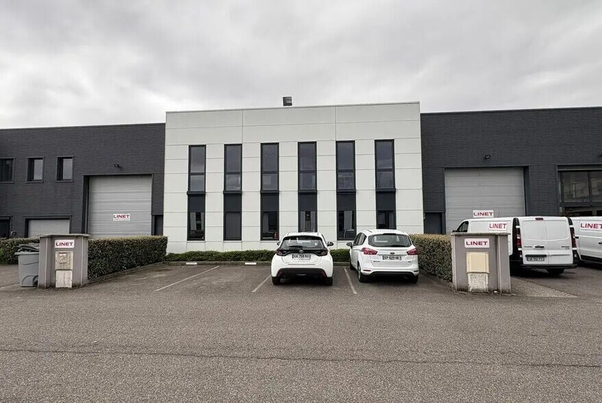 Flex in Vénissieux for sale - Building Photo - Image 1 of 1