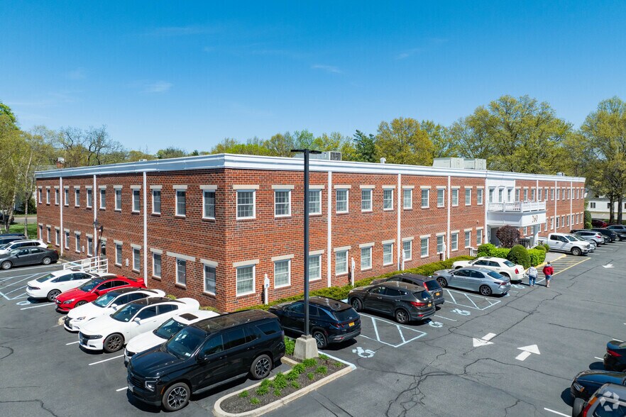 260 Middle Country Rd, Smithtown, NY for sale - Primary Photo - Image 1 of 1