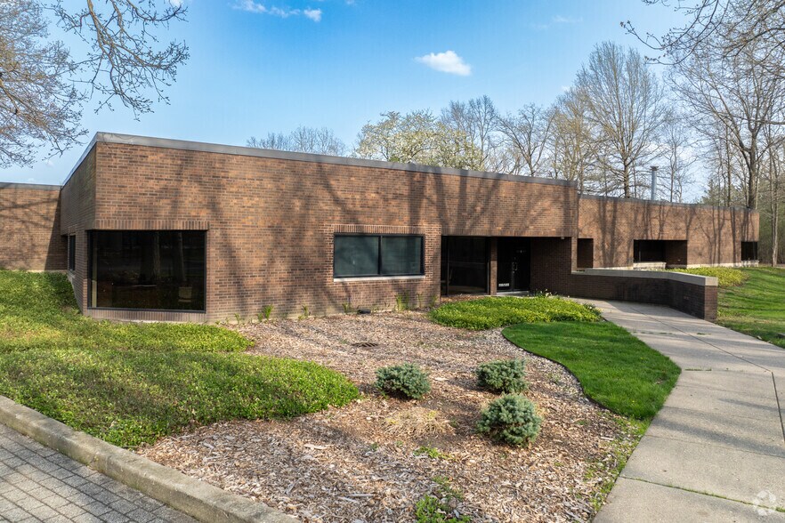 2401 Waukegan Rd, Bannockburn, IL for sale - Primary Photo - Image 1 of 1