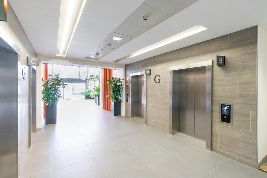 Chester Rd, Manchester for lease - Interior Photo - Image 2 of 15