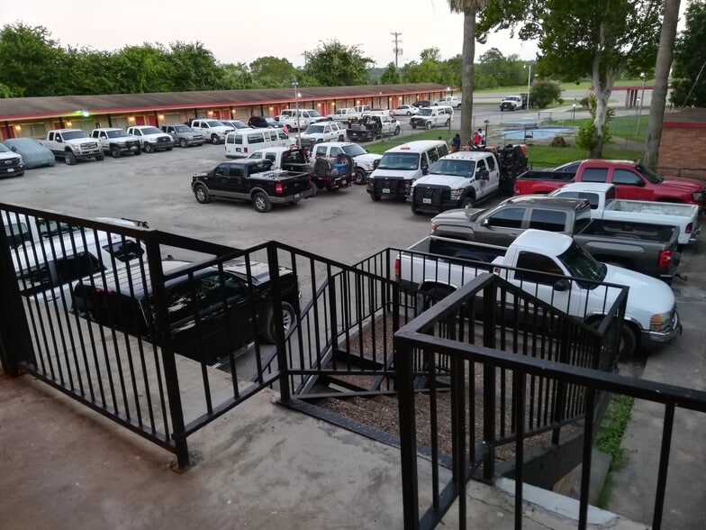 1494 W Travis St, La Grange, TX for sale - Primary Photo - Image 1 of 1