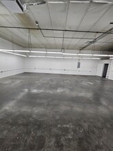 9555 Owensmouth Ave, Chatsworth, CA for lease Interior Photo- Image 2 of 5