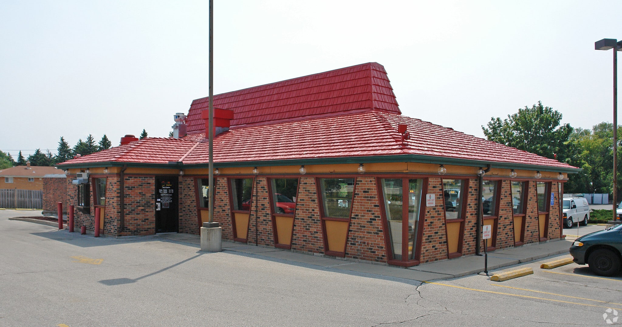 W156N8420 Pilgrim Rd, Menomonee Falls, WI for lease Building Photo- Image 1 of 4