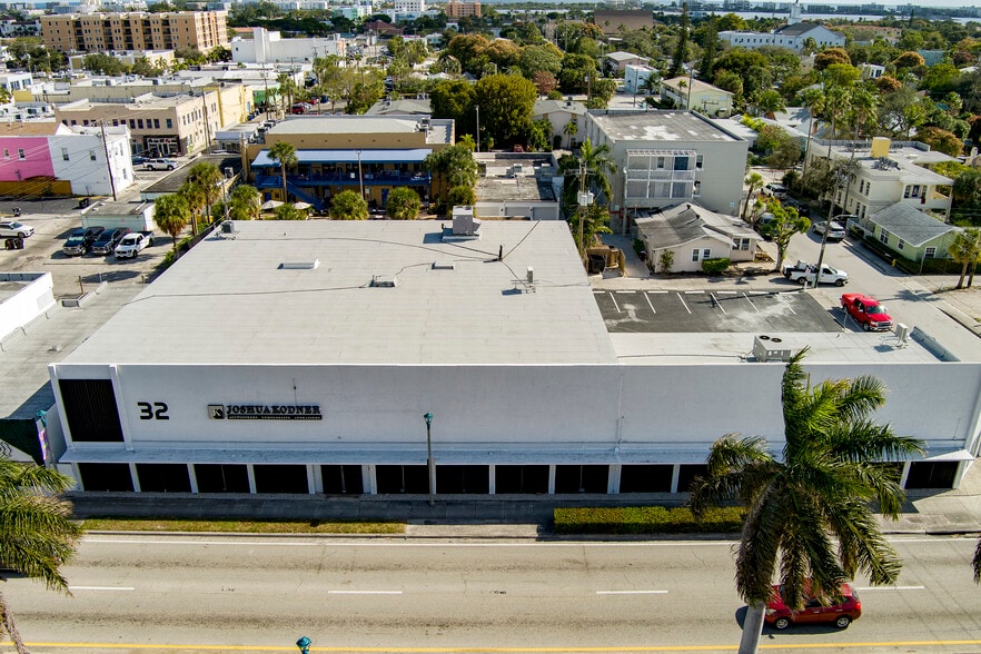 32 S Dixie Hwy, Lake Worth, FL for lease - Interior Photo - Image 2 of 26
