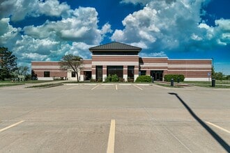 2800 S Rock Rd, Wichita, KS for lease Building Photo- Image 1 of 31