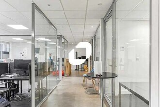 Office in Issy-les-Moulineaux for lease Interior Photo- Image 2 of 6