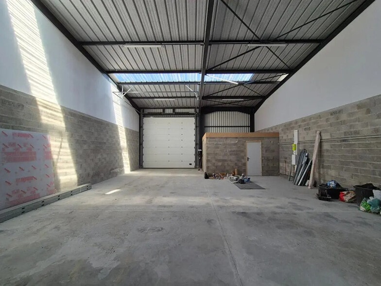 Industrial in Lorient for sale - Interior Photo - Image 3 of 5