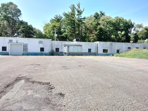 1605-1607 Ben Franklin Hwy E, Douglassville, PA for lease Building Photo- Image 2 of 18