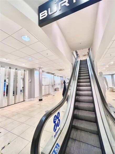 130 High St, Southend On Sea for lease - Building Photo - Image 1 of 62