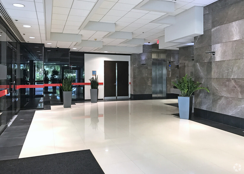 3450 Lakeside Dr, Miramar, FL for lease - Lobby - Image 2 of 12