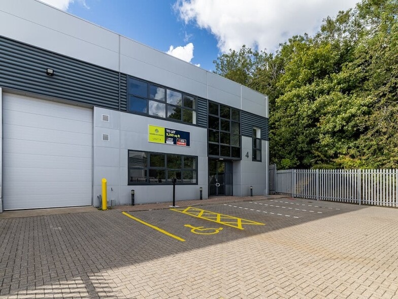 Porz Av, Dunstable for lease - Building Photo - Image 3 of 5