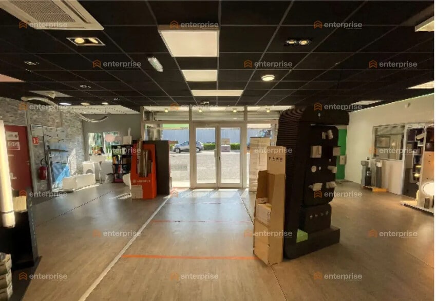 Flex in Marcq-en-Baroeul for lease - Interior Photo - Image 3 of 6