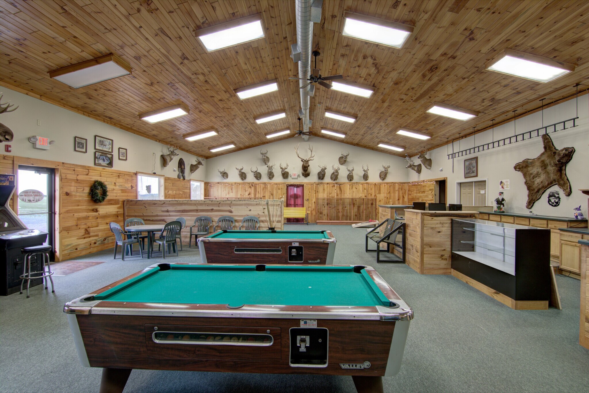 415 W US Highway 10, Neillsville, WI 54456 Apple Valley Bar and Grill