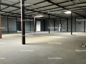 Flex in Bordeaux for sale Interior Photo- Image 1 of 1