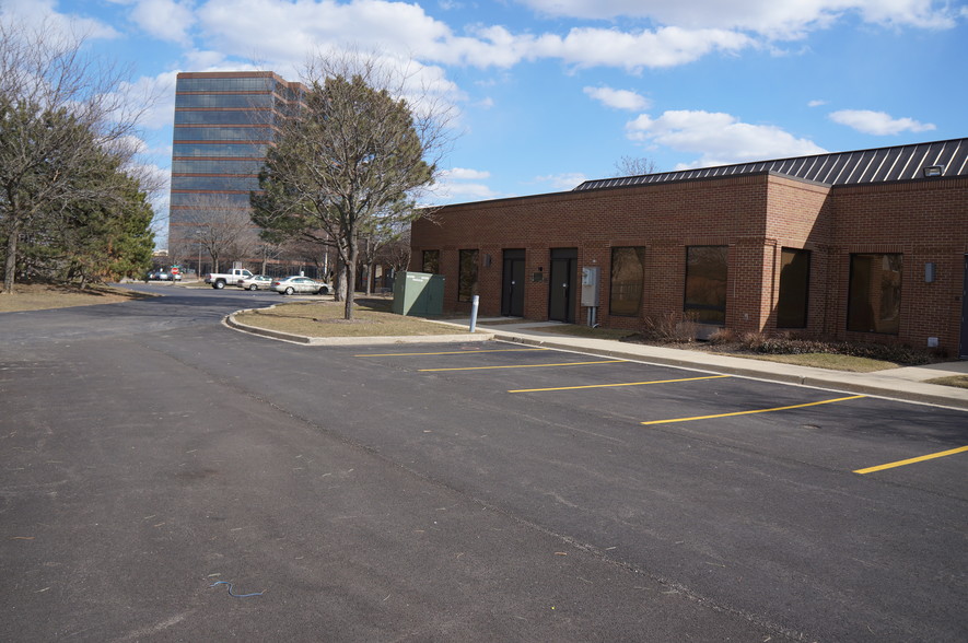 5999 New Wilke Rd, Rolling Meadows, IL for lease - Building Photo - Image 1 of 5