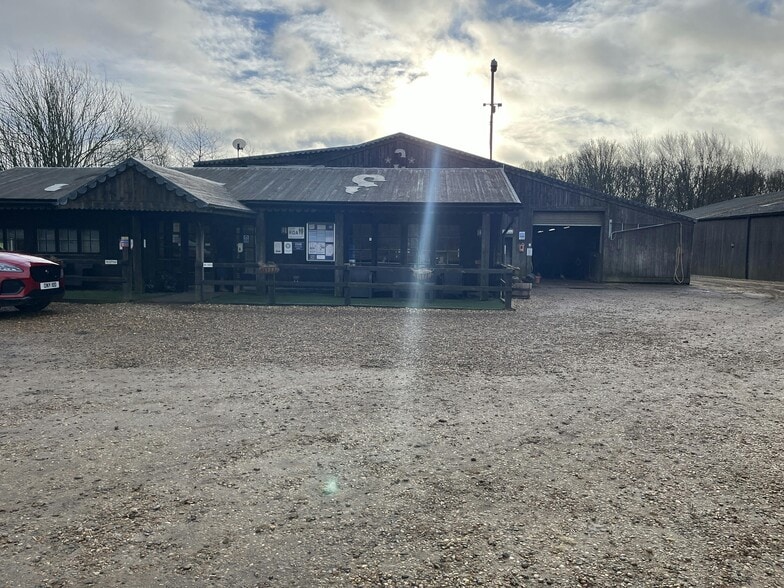 Cherry Ln, Amersham for lease - Building Photo - Image 3 of 50