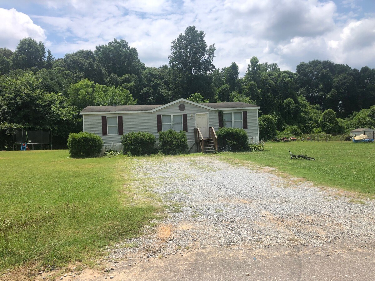 204 E Jones St, Blacksburg, SC 29702