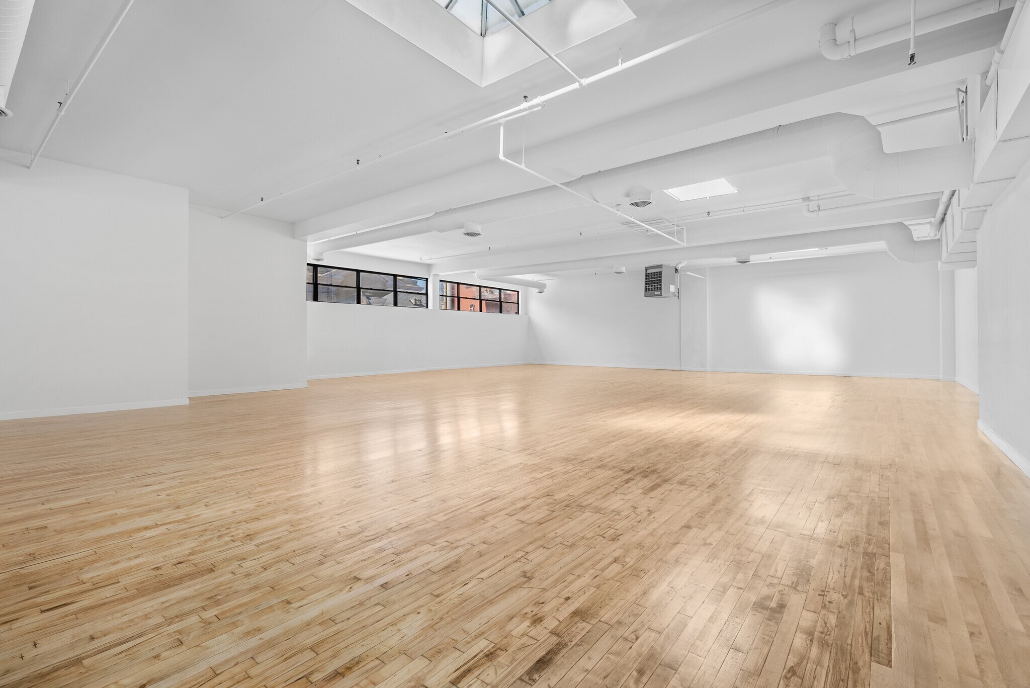 211 N 11th St, Brooklyn, NY for sale Interior Photo- Image 1 of 1