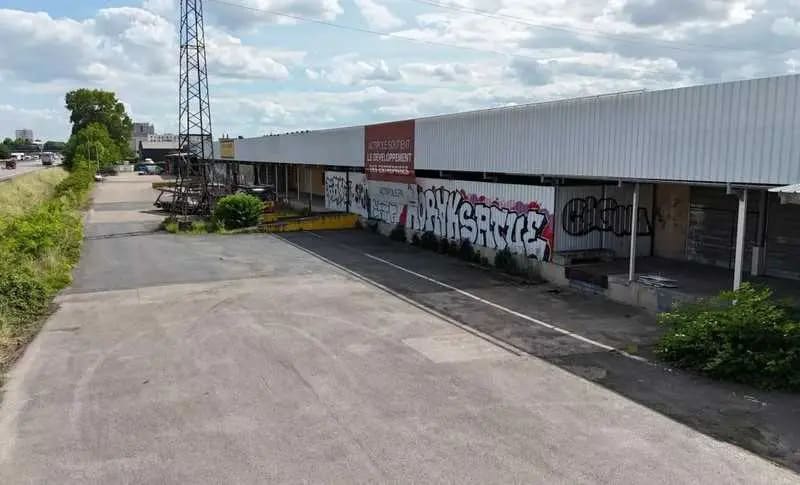 Flex in Villefranche-sur-Saône for sale - Building Photo - Image 2 of 3