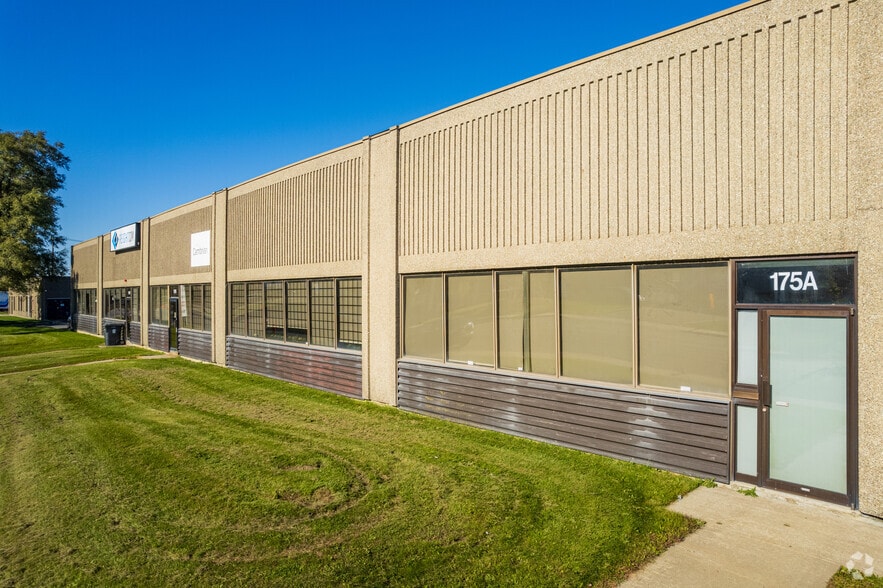 151-191 Rue Mérizzi, Saint-Laurent, QC for lease - Primary Photo - Image 1 of 5