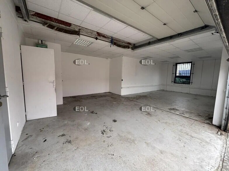 Industrial in Ris-Orangis for lease - Interior Photo - Image 2 of 9