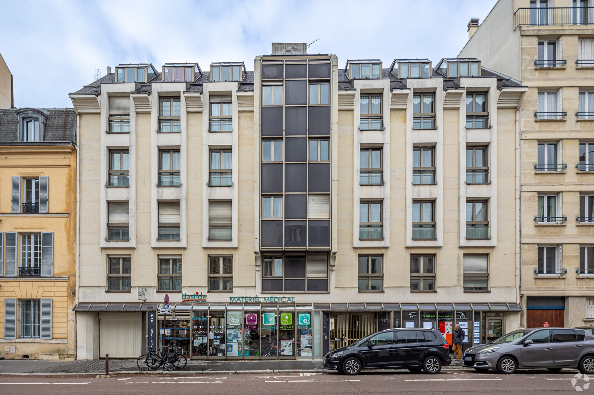 Office in Versailles for lease Primary Photo- Image 1 of 3