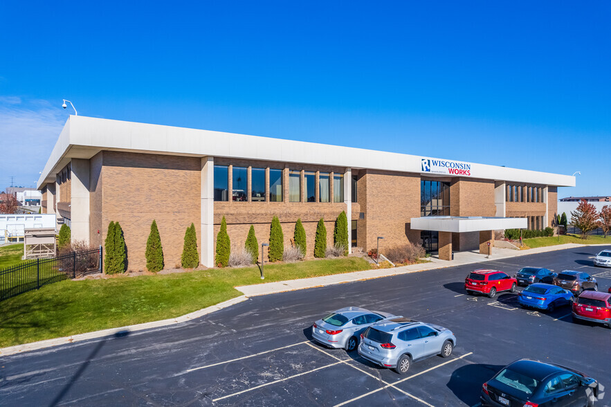 7800 W Brown Deer Rd, Milwaukee, WI for lease - Building Photo - Image 1 of 12