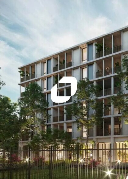 Retail in Bordeaux for lease - Building Photo - Image 1 of 3