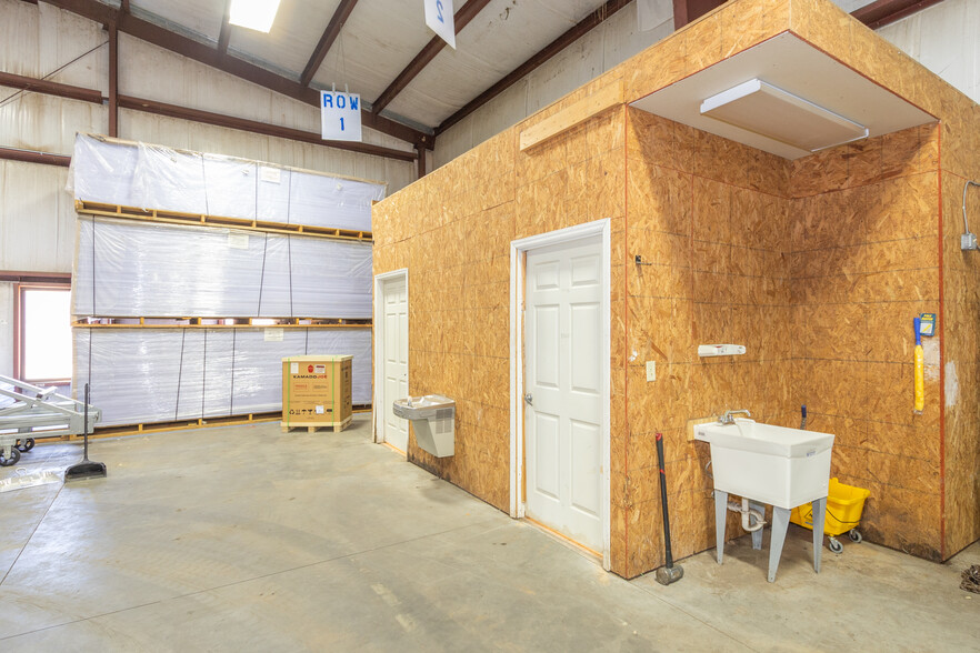 1046 Watkins Rd, Anderson, SC for lease - Interior Photo - Image 3 of 10