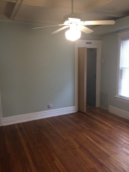 5235-5243 N Clark St, Chicago, IL for lease - Interior Photo - Image 3 of 6