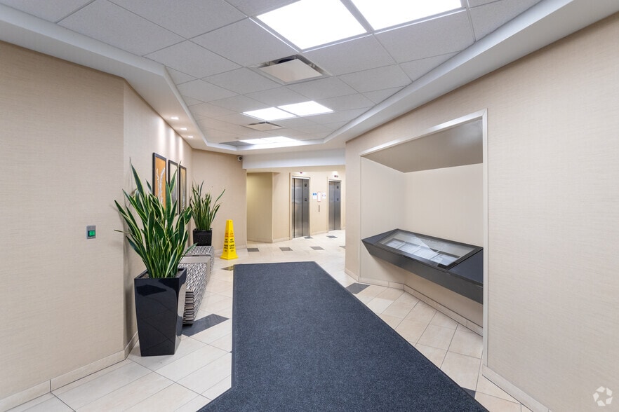 4370 Dominion St, Burnaby, BC for lease - Lobby - Image 2 of 9