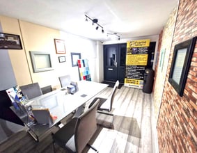 Cherry Tree Rd, Doncaster for lease Interior Photo- Image 2 of 3