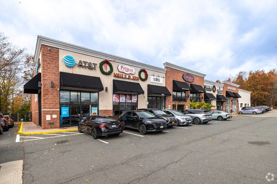 86-96 Page Ave, Staten Island, NY for lease - Building Photo - Image 3 of 4